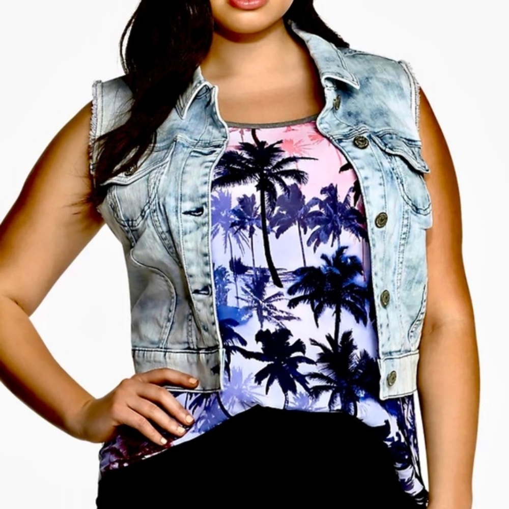TORRID Denim Vest Acid Wash Sz 1 🤍💙